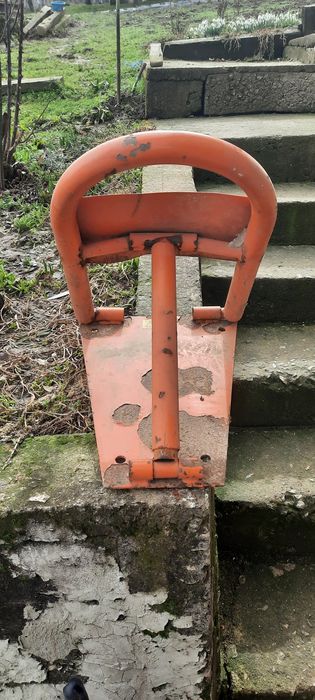 Скоба за паркомясто