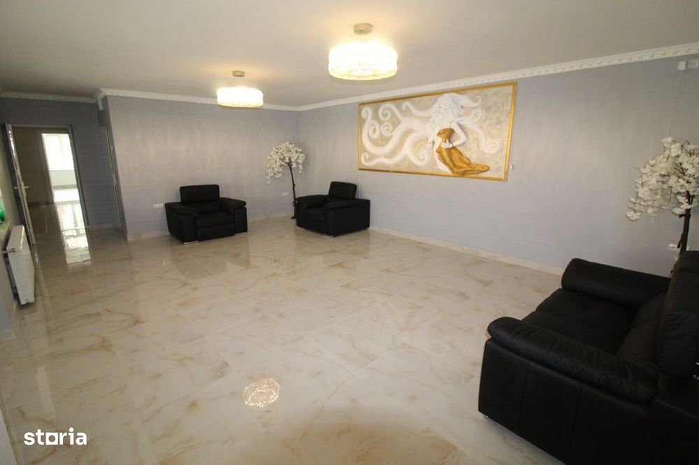 Închiriez casă în Hunedoara, zona Facultatea de Inginerie, teren 750mp