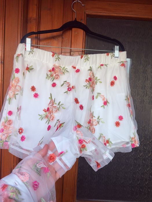 Compleu superb brodat