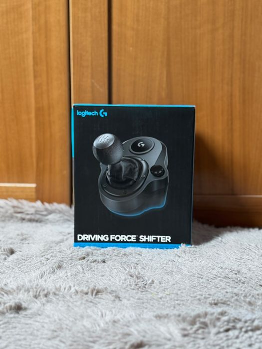 Vând Logitech G29 Driving Force, cu pedalierul original cu 3 pedale + schimbător Logitech Driving Force