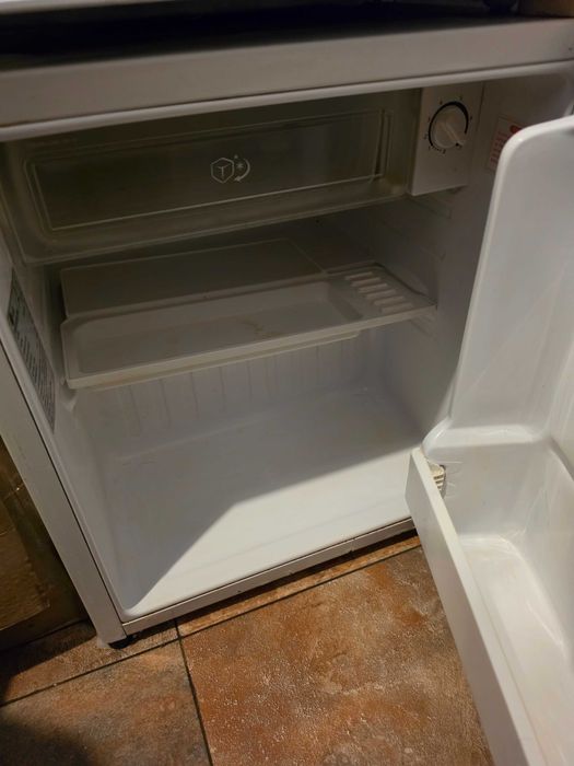 Малъл хладилник LG