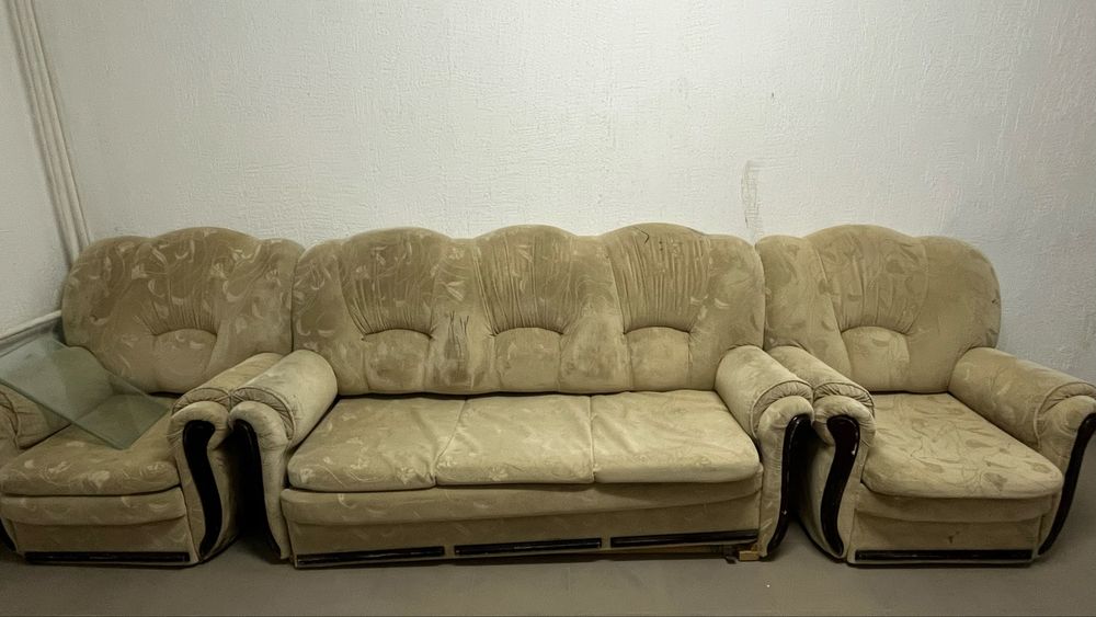 Продаю Диван.