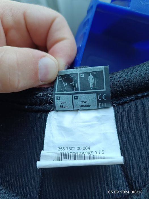 Нагрудник CCM для хоккея детский.