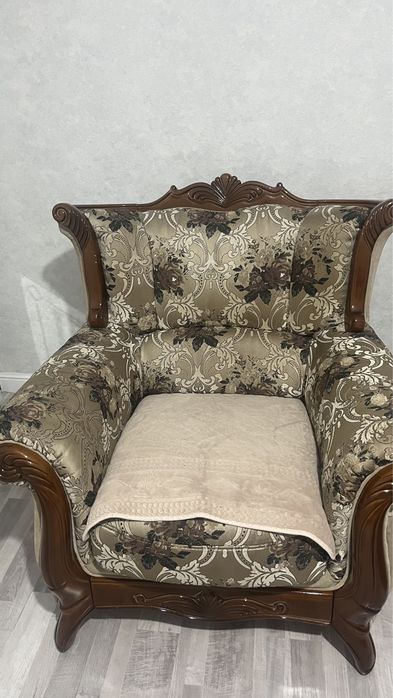 Диван с двумя креслом