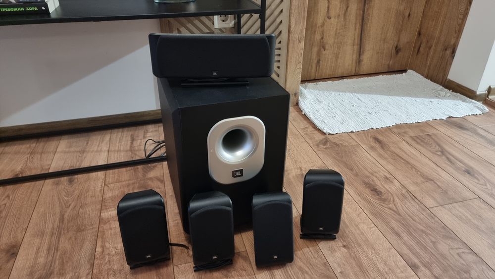 Активен субуфер JBL sub 200/230 и сателити