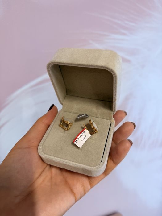 Продам золотые серьги новые