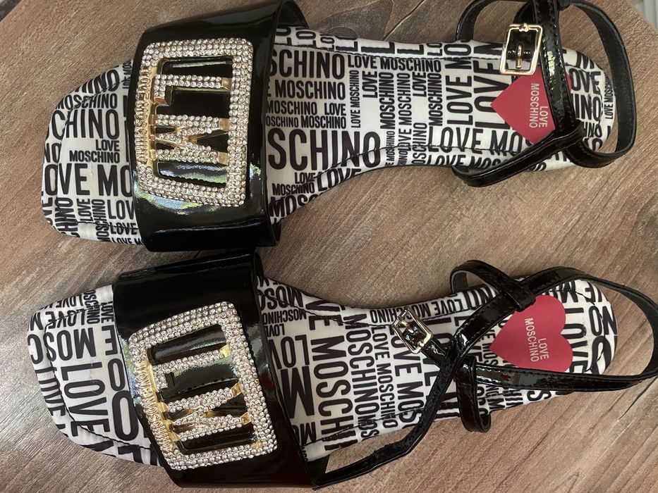 Sandale superbe Love Moschino!