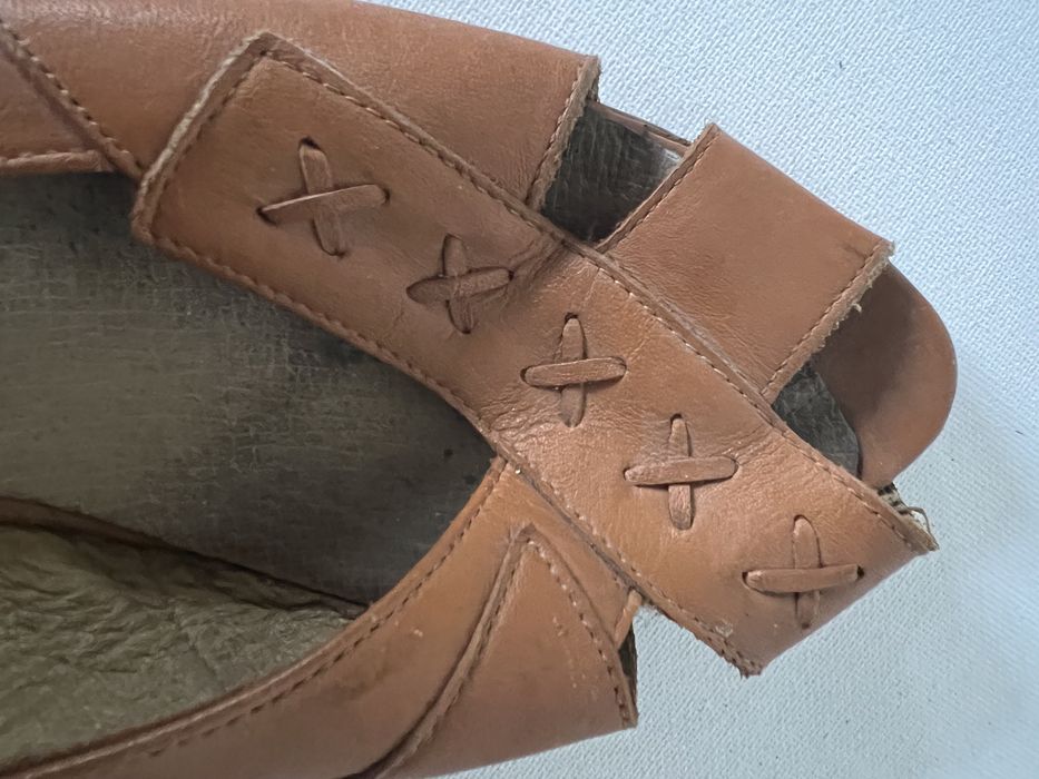 Продаются туфли, шлепки разные