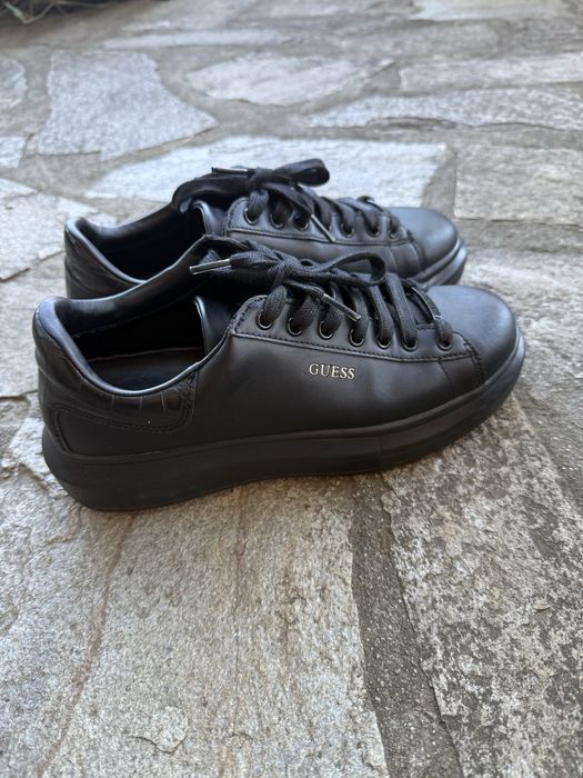 Черни обувки Guess