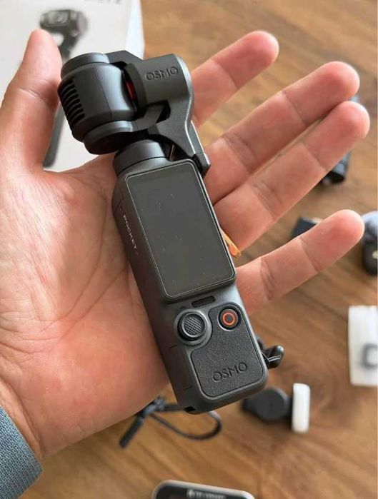 DJI Osmo Pocket 4 Creator Combo + Гаранция + 2x Variable ND филтри + 2X Допълнителни NP-F батерии