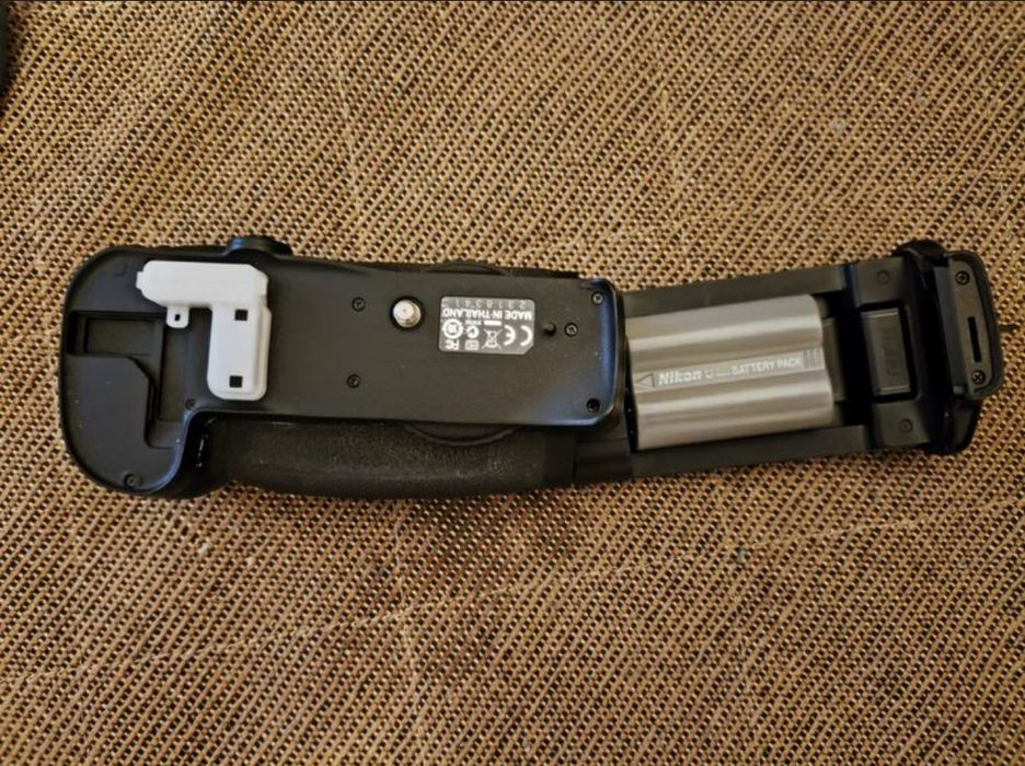 Grip cu baterie camera foto Nikon D90, D300, D700