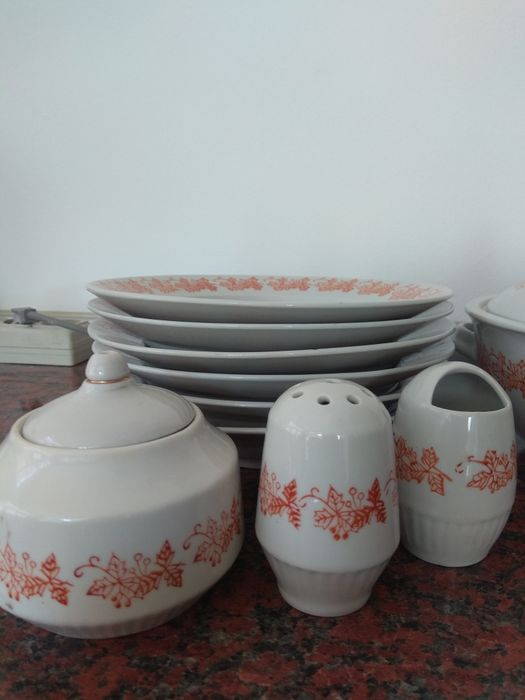 Посуда для добора столового сервиза. Супница, суповые тарелки 6 шт, со