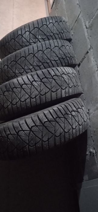 Goodyear205*55 *R16 шипованные с дисками