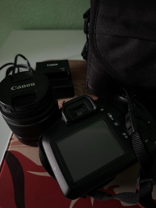 Canon 4000D + Canon EFS 18-55mm