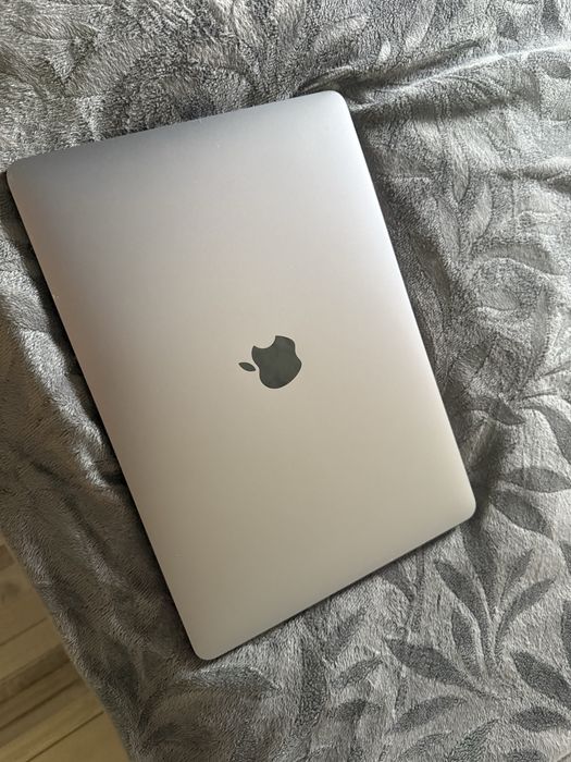 Продавам macbook air m1
