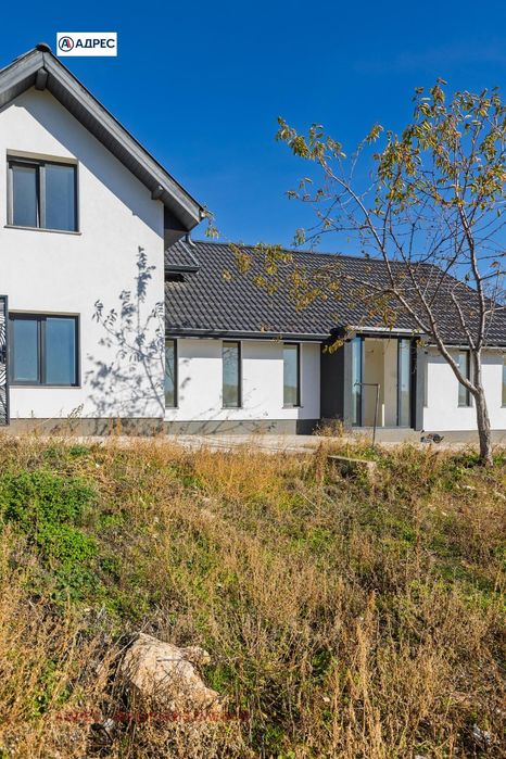 Къща в Плевен, област-с.Пелишат площ 150 цена 115000