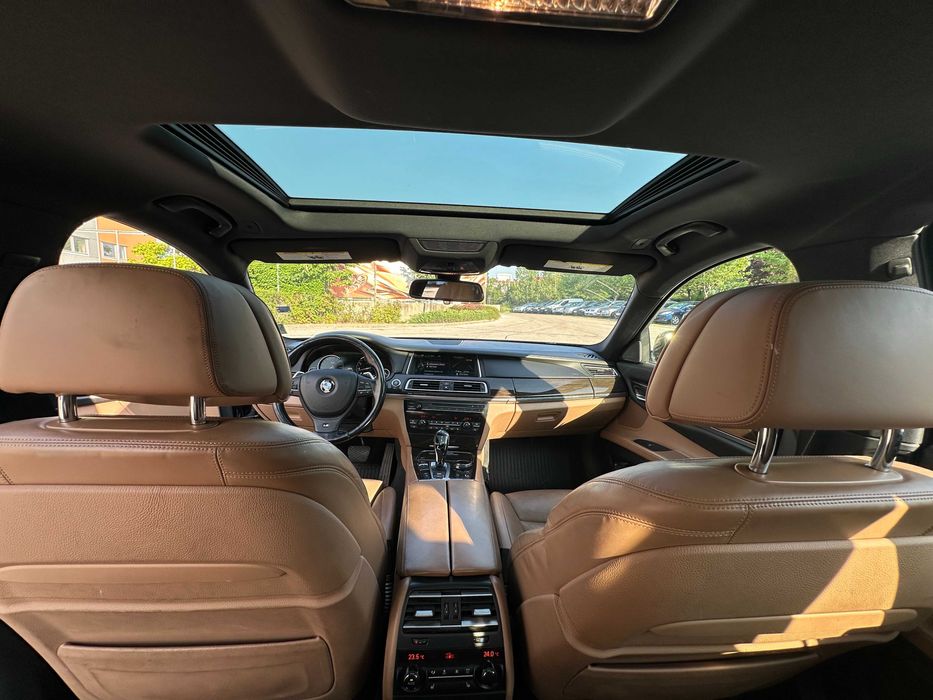 BMW 750i xDrive с M пакет, 4. 4 V8 TwinTurbo, 450 к.