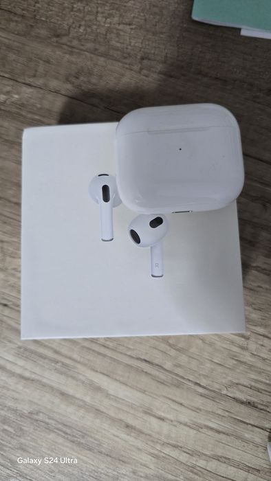 AirPods новая с коробкой