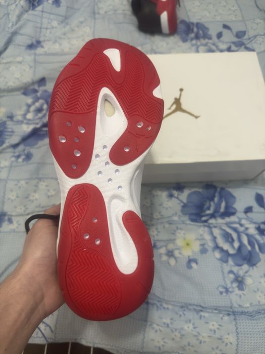 Adidasi Air Jordan 11 Retro Bred