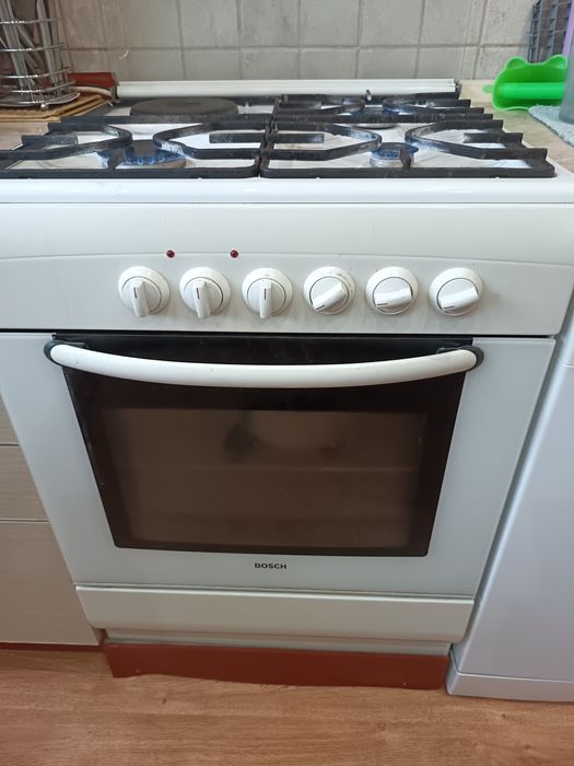 Настоящий Бошь. Отличная газплита. 60*60 комбинированная
