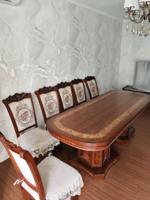 Продаётся стол со стульями