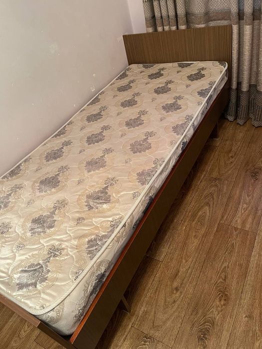 Продаются кровати с матраса и. Производство Чехословакии.