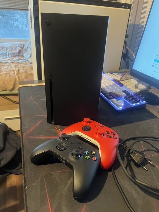 XBox Series X 1 TB  Чисто нов - 2 джойстика