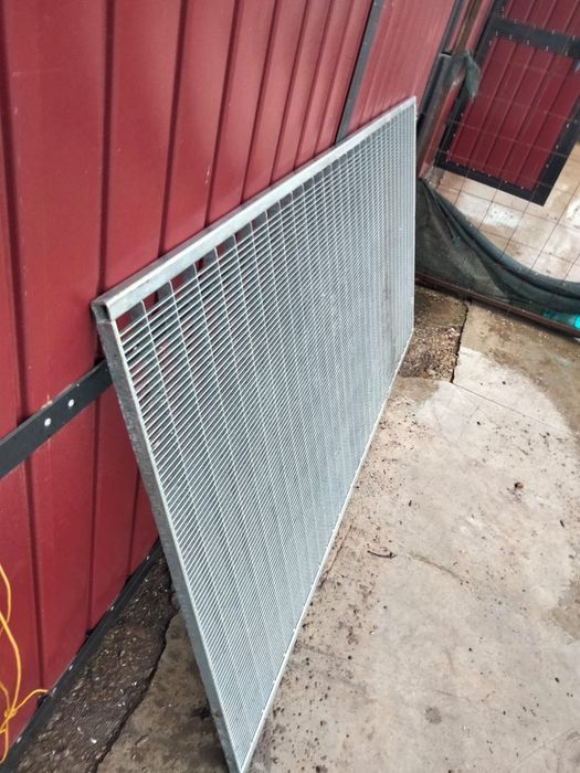 Gretare zincata și trepte pentru scări  la comanda și  montaj si trans