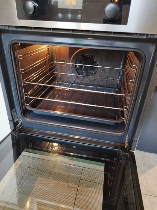 Мултифункционална фурна за вграждане  Zanussi 72л. В отлично състояние