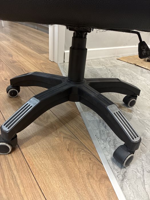 Кресло офисное, кожаное