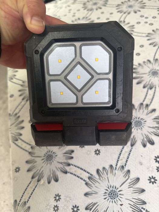 Акумулаторна лампа MILWAUKEE M18PAL