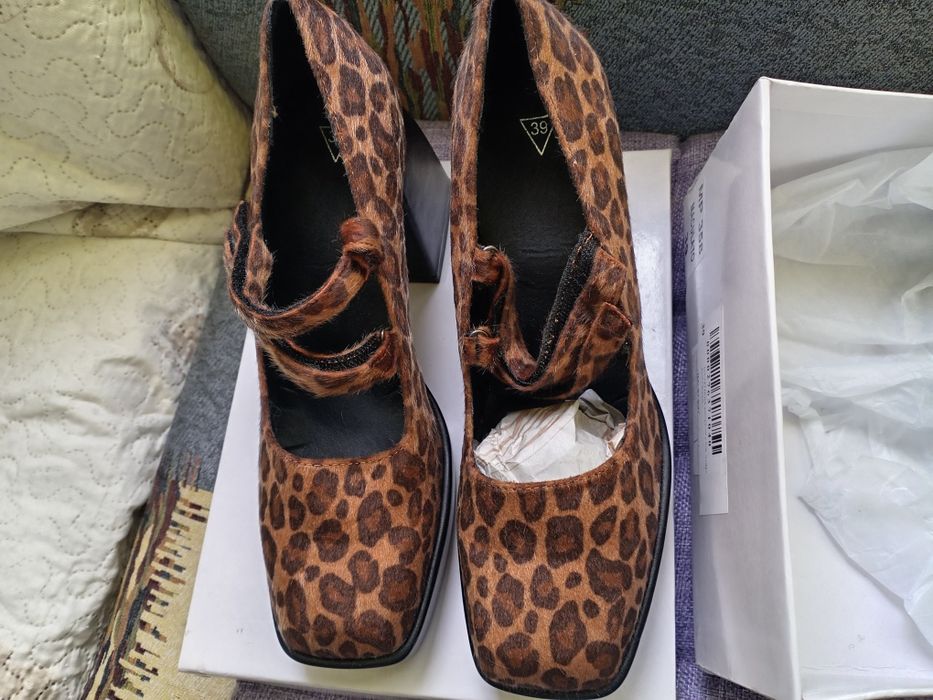 Тигрови високи обувки