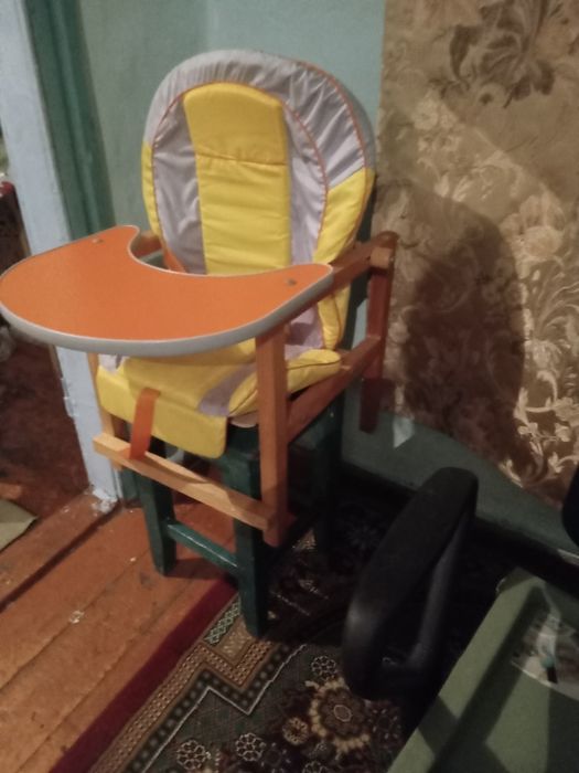 Продам детский столик для кормления 5000