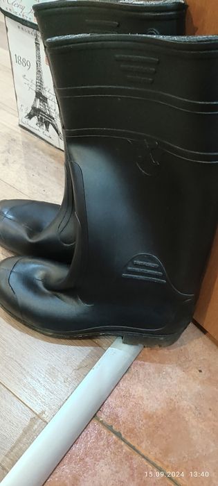 Нови гумени ботуши