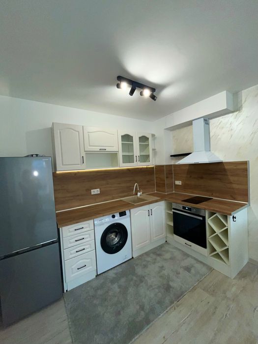 Дава се под наем Двустаен апартамент в Асеновград - 60 кв.м за 306 € - Снимка #1