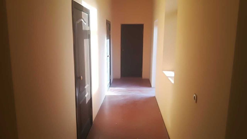 Термиз шахри Марказда 2 қаватли бино сотилади 330