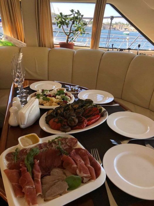 продам яхту carver 38