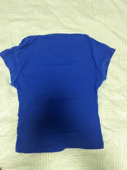 Tricou albastru cu spatele gol