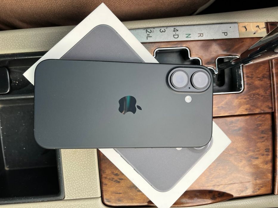 Айфон 16 256 гб почти новый