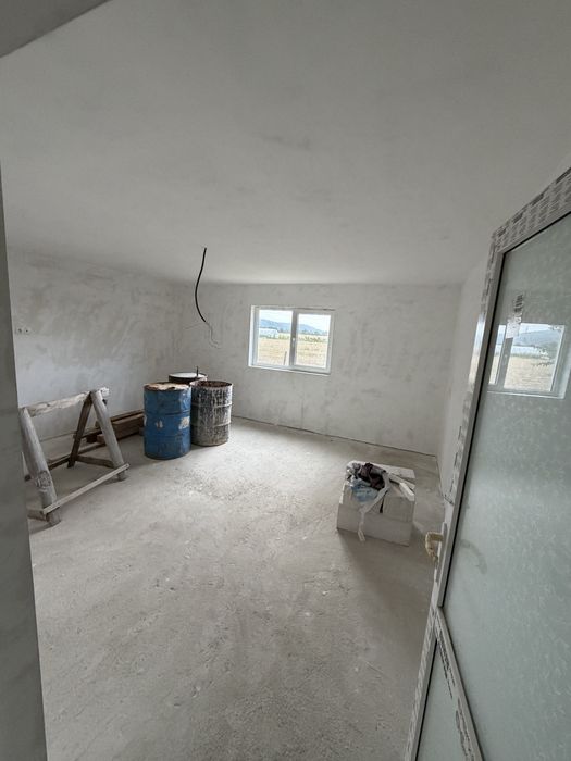 Casă de vânzare 180MP + teren 5500MP in Gura Vitioarei