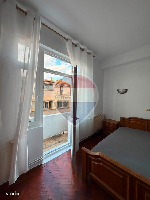 3 camere Centrul Vechi, vedere Calea Victoriei, clădire interbelică