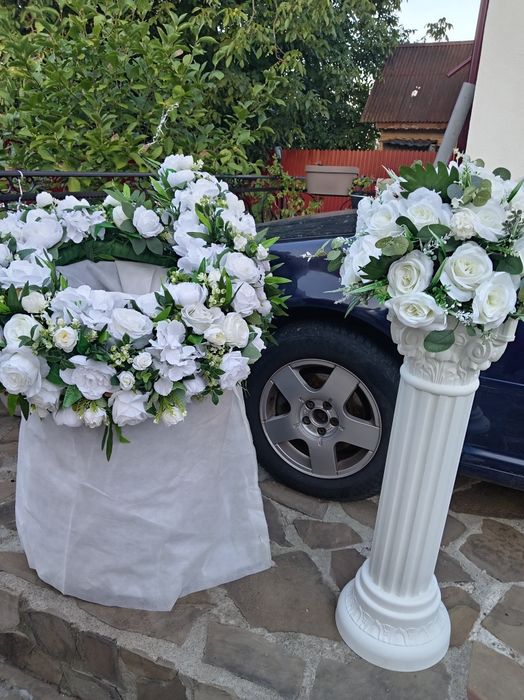 Stâlpișori mese și decoruri