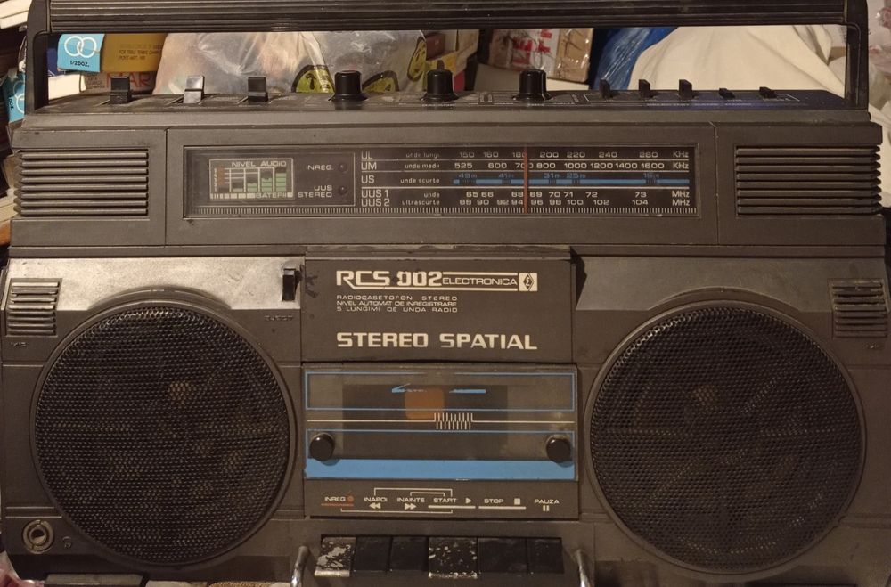 Vând sau schimb obiecte vechi.Preț în funcție de obiectul ales..