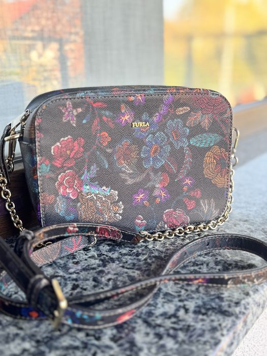 Geanta Furla de umar cu bretea ajustabila