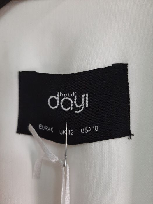 Новый костюм с юбкой  от бренда Dayi, размер 40