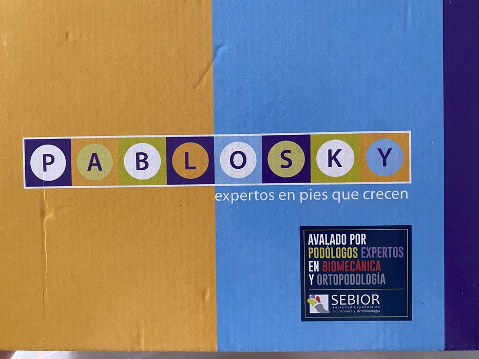 Продам кроссовки Pablovsky для девочки,испанский бренд.28 размер