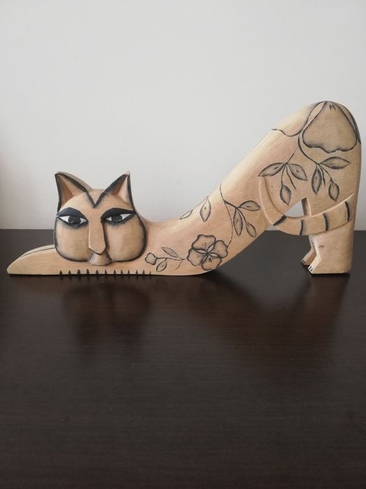 Котки. Фигурки от дърво.