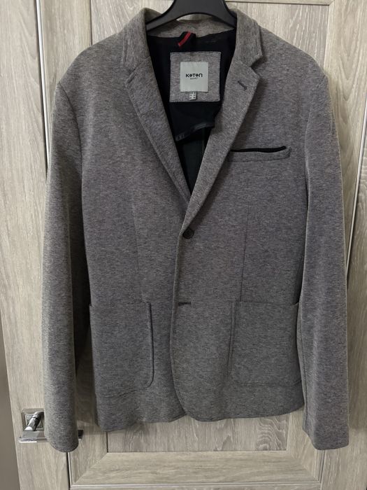 Розовый пиджак и серый пиджак