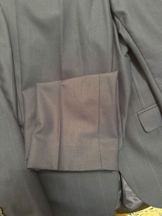 Vând costum AGIBOSS