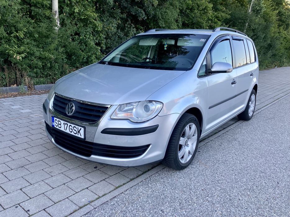 VOLKSWAGEN Touran